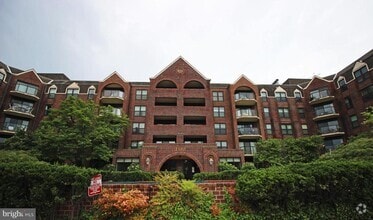 Building Photo - 2100 Lee Hwy