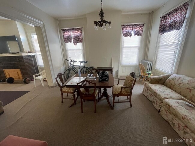 Building Photo - 3 S Adelaide Ave