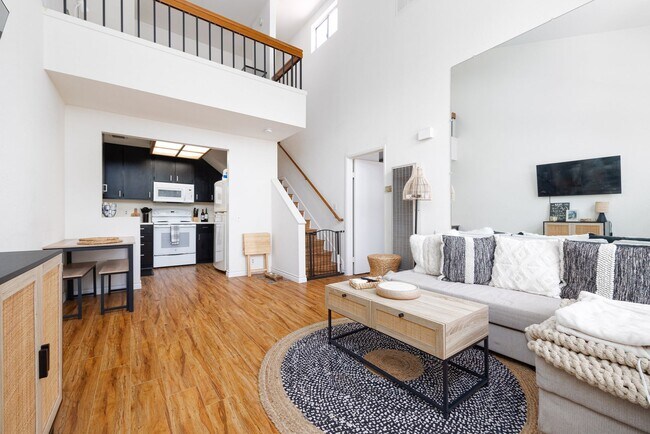 Foto del edificio - 1 Bedroom Plus Loft Near UCSD! | Water Inc...