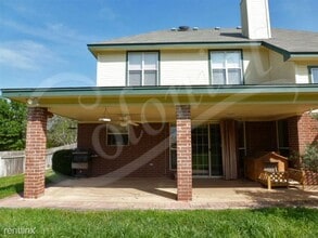 Building Photo - 706 Man O War Dr