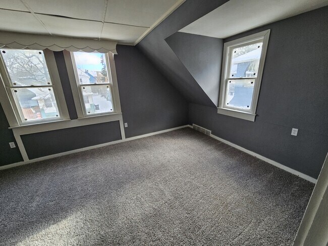 Building Photo - 2818 E 127th St