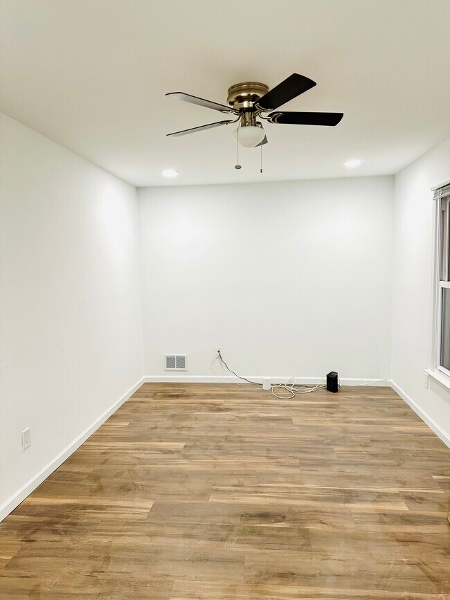 Foto del edificio - 60 Buttonwood Dr