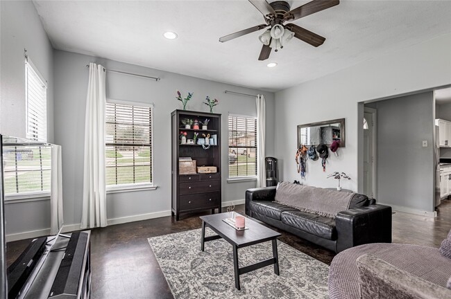 Foto del edificio - 3122 Molly Dr