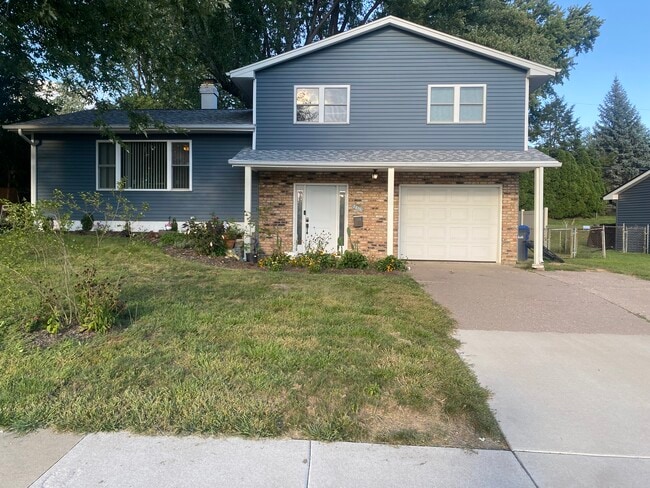 Building Photo - 2815 Olympia Dr