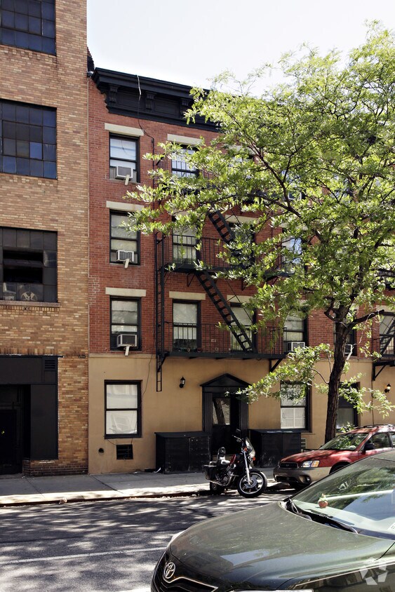 Primary Photo - 335 E 21st St