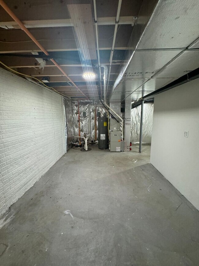 Building Photo - 3 bedroom, 2.5 bath townhome in Spring Gro...