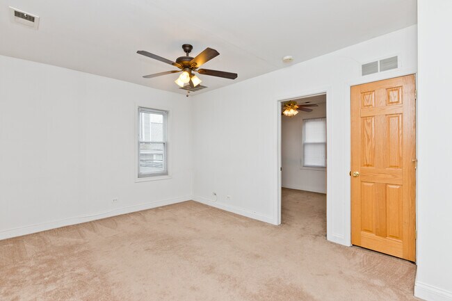 Building Photo - 3324 N Clifton Ave