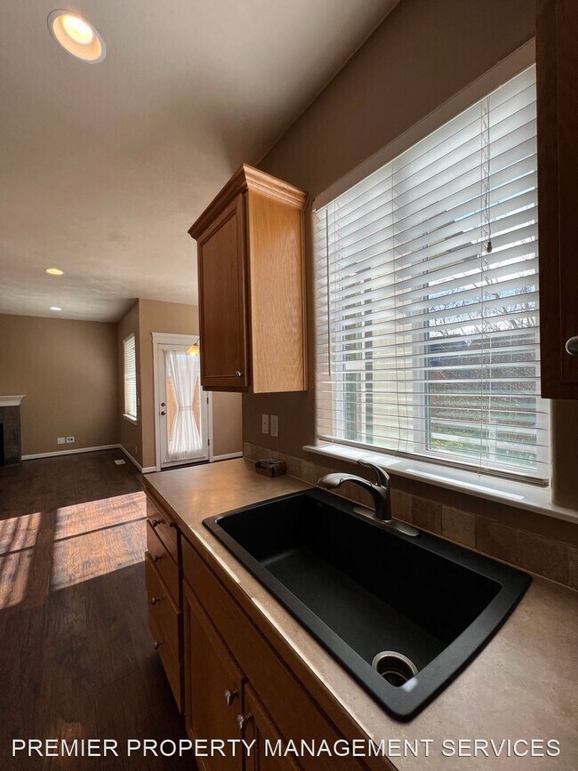 Foto del edificio - 3 br, 2.5 bath House - 5586 King Arthur Court