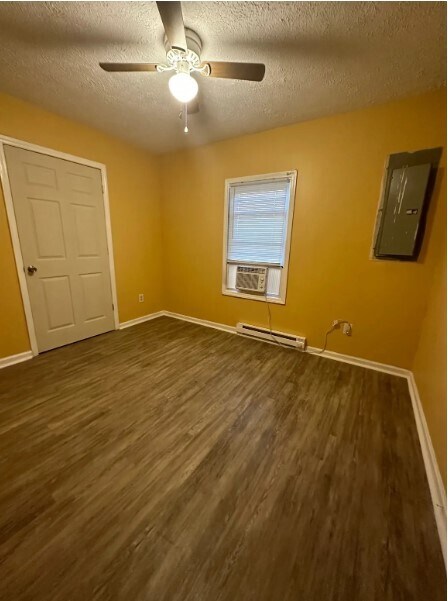 Building Photo - 2460 Clearfield Dr