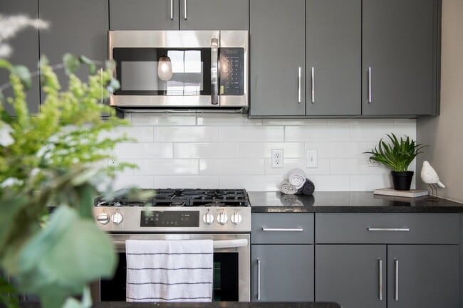 Building Photo - EmmaJames