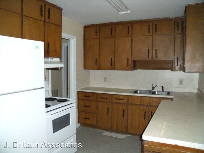 Building Photo - 3 br, 1 bath House - 415 W Glade Road