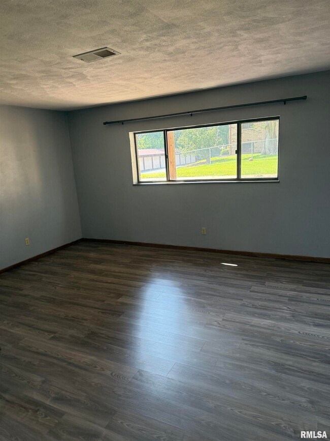 Building Photo - 5101 25th Ave Ct