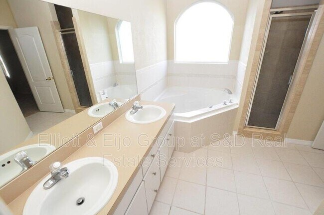 Foto del edificio - 5406 Beverly Rise Blvd