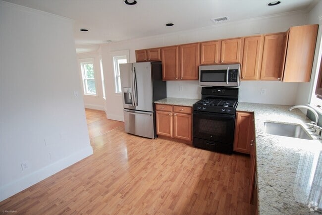 Building Photo - 130 Capen St