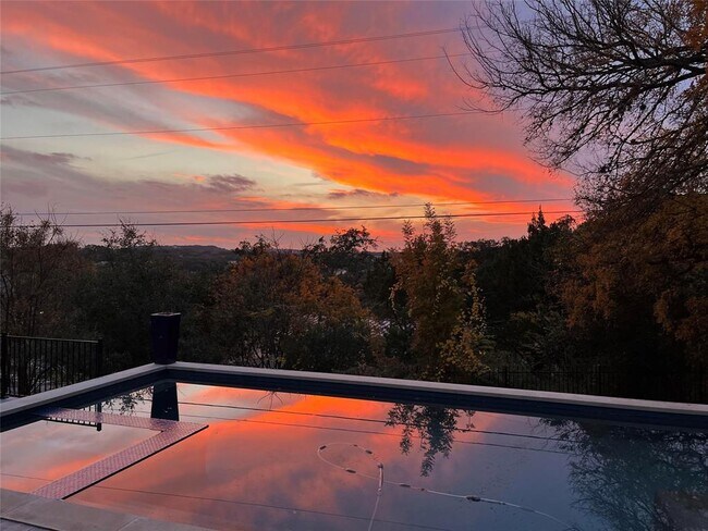 Foto del edificio - 2700 Rollingwood Dr