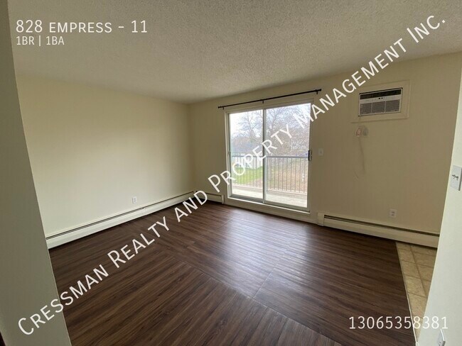 Building Photo - 1 bed 1 bath APARTMENT located in Rosemont...