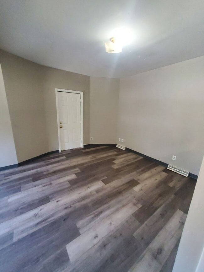 Foto del edificio - 505-507 W. Burleigh St.