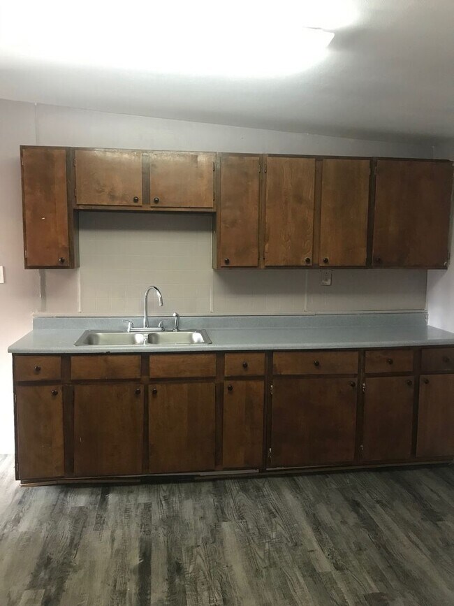 Building Photo - 2 Bedroom 1 Bath