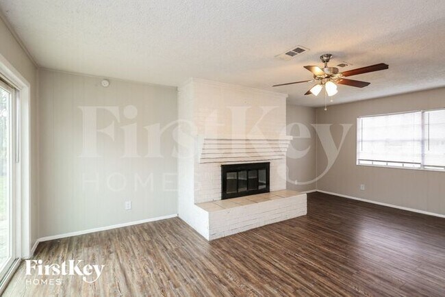 Foto del edificio - 3500 Coronado Ct