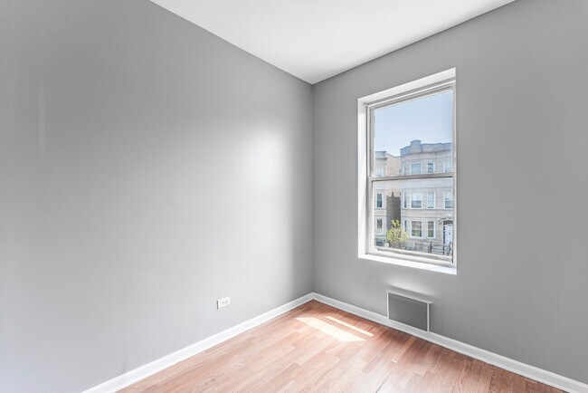Building Photo - 1526 S Drake Ave
