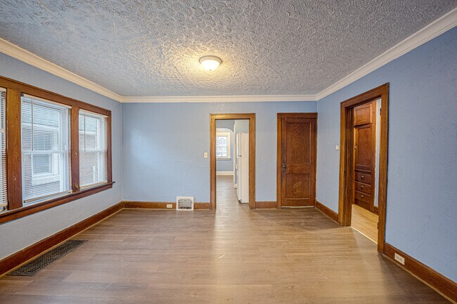 Building Photo - 2403 Elm St