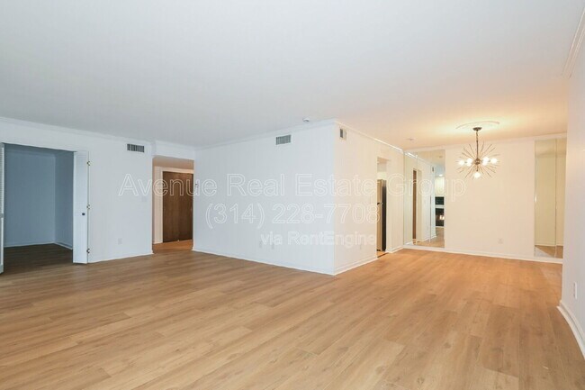 Foto del edificio - 590 Sarah Ln