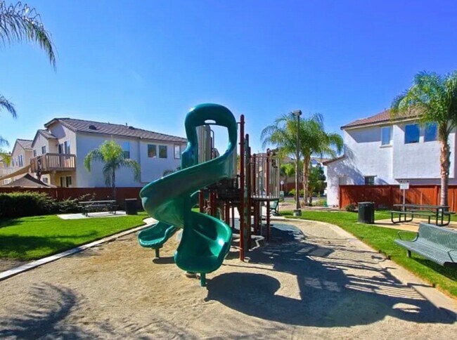 Building Photo - 32358 Gardenvail Dr
