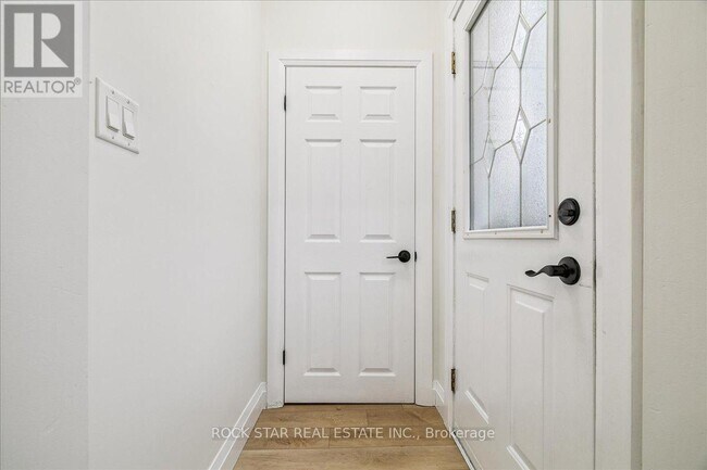 Photo du bâtiment - 889 Fennell Ave E