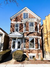 Building Photo - 1906 W 34th Pl