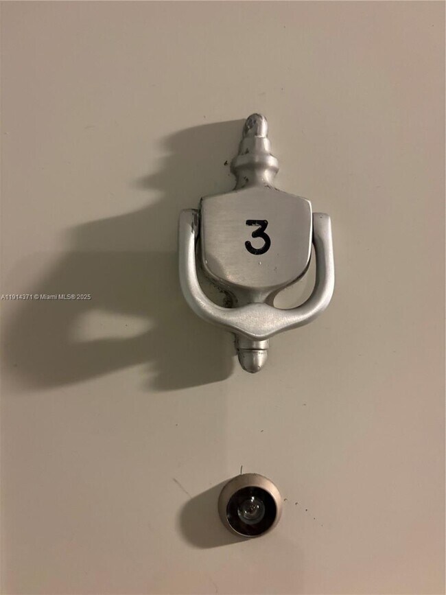 Foto del edificio - 260 S Cypress Rd