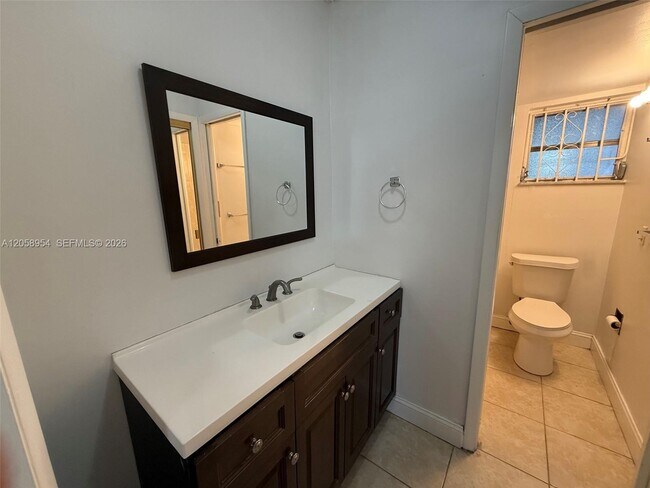 Foto del edificio - 8841 W Flagler St
