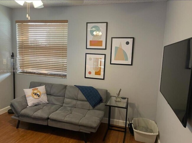 Foto del edificio - 341 W Park Dr