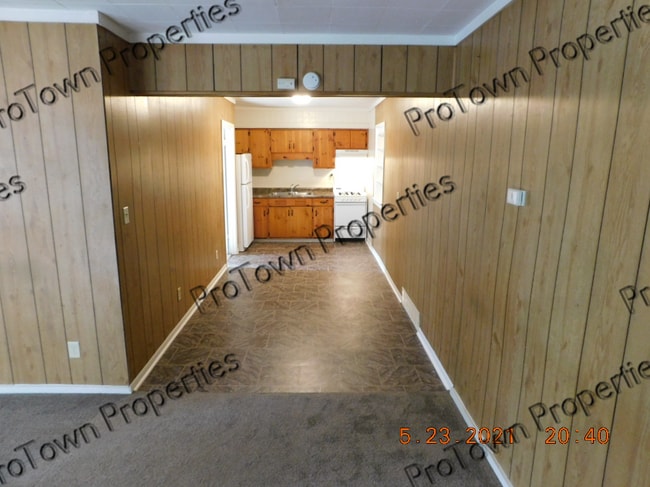 Building Photo - 10 Riverview St