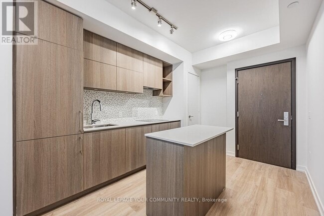 Photo du bâtiment - 1 Yorkville Ave