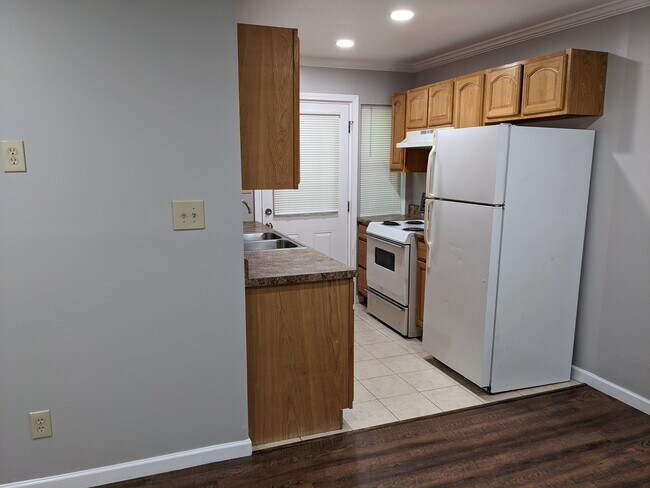 Kitchen - 93 Tabor Rd