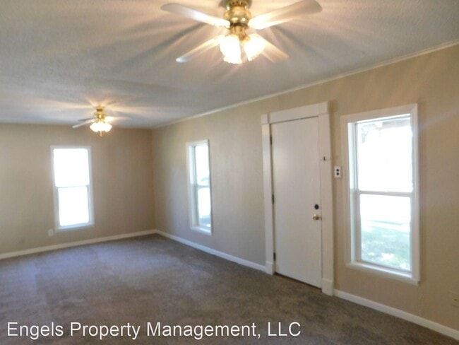 Foto del edificio - 5 br, 2 bath House - 326 Main