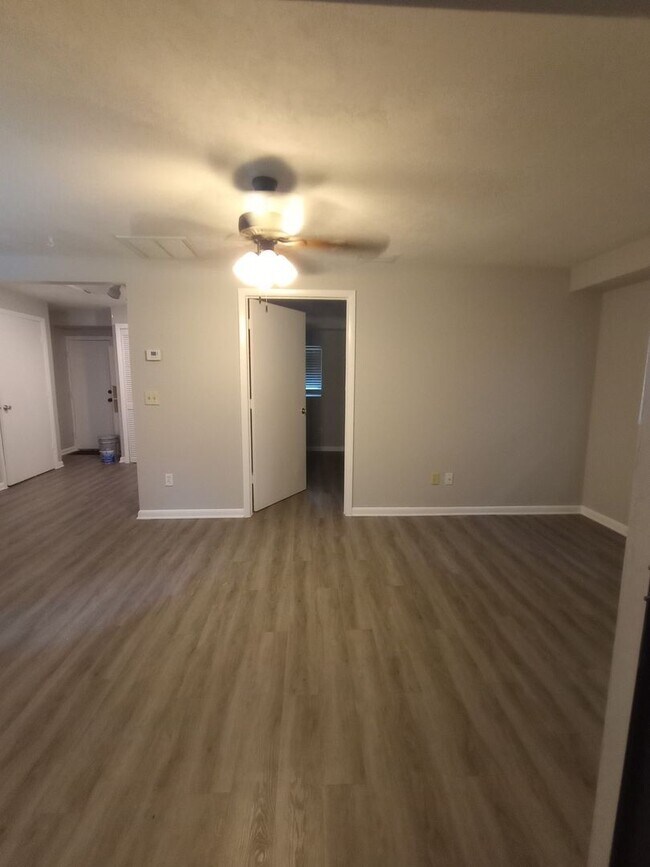 Building Photo - 1 Bedroom 1 Bath Cottage home in Deland fo...