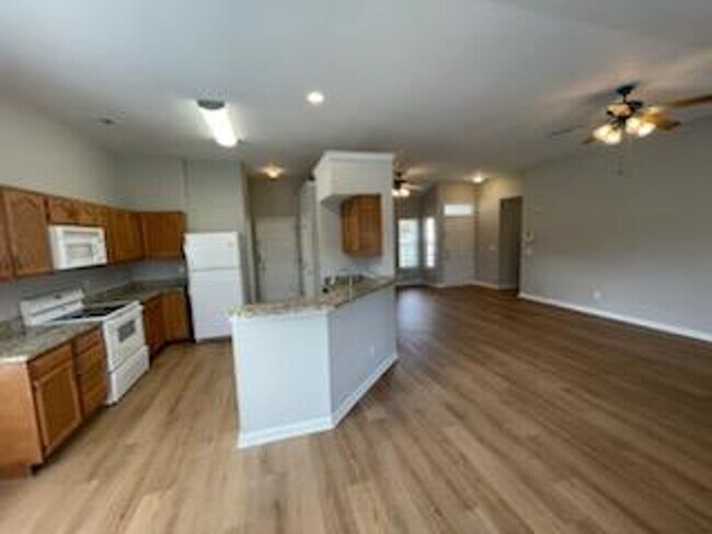 Building Photo - Ranch with Fenced Yard and Gorgeous Pond View
