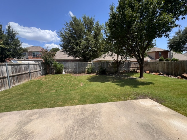 Building Photo - 2105 Lanshire Dr