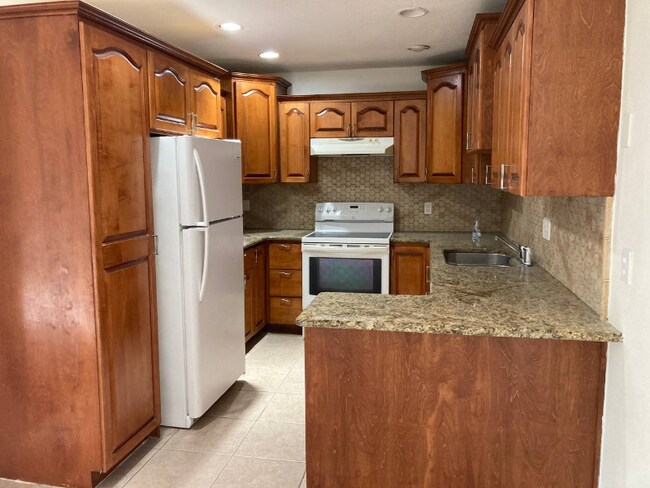 Foto del edificio - 6733 Lodge Ave