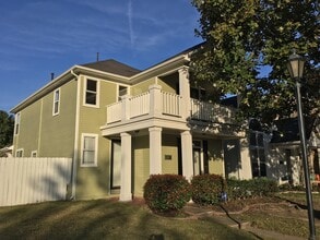 Building Photo - 1161 Island Pl E