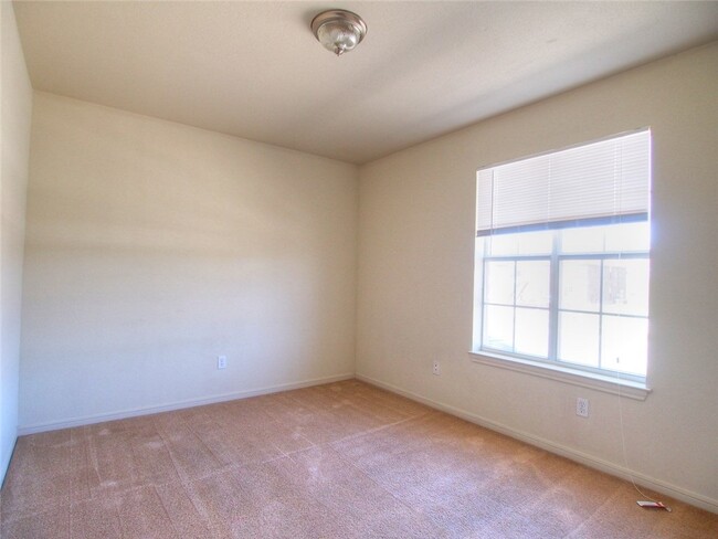 Building Photo - 419 Brittney Way