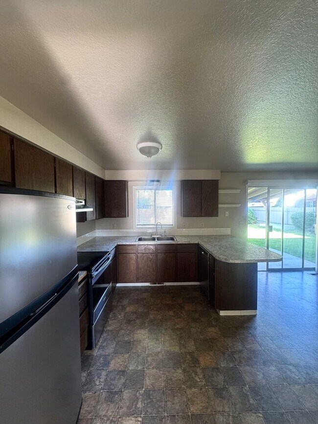 Foto del edificio - Single Level 3 Bedroom Home.