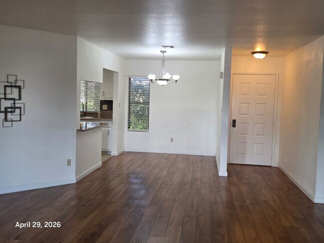 Building Photo - Spacious Downtown Sacramento Condo
