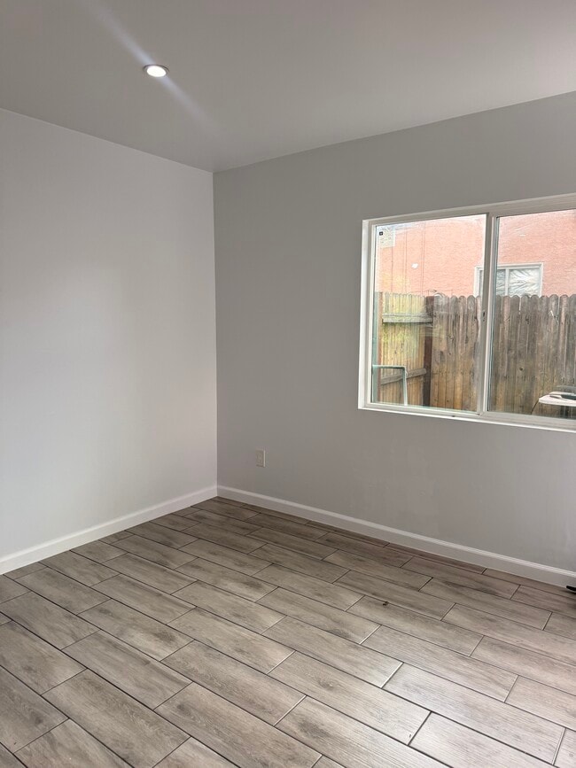 Sala de estar - 14643 Chatsworth St