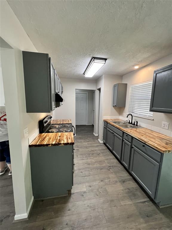 Building Photo - 918 N Pine Ave