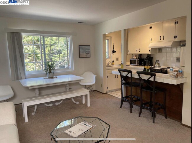 Building Photo - 301 Poplar St #4 Unit 4,Mill Vly