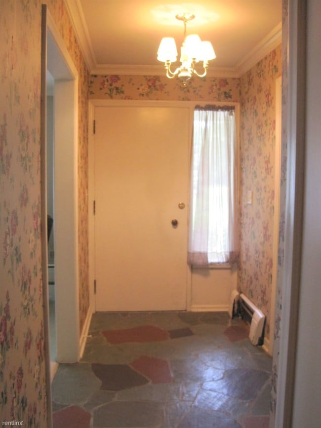 Building Photo - 3233 S Cambridge Rd