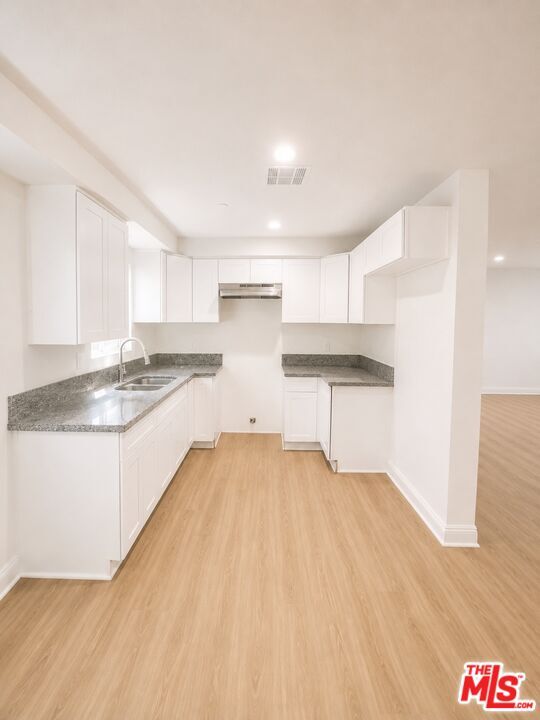 Building Photo - 227 E 103rd St