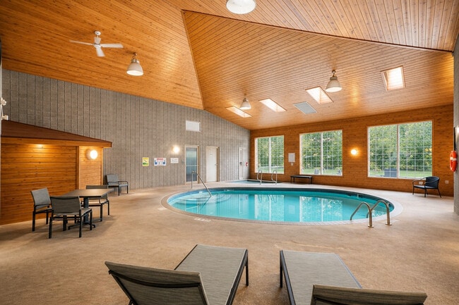 Clubhouse Pool - Edgewater I, II & III